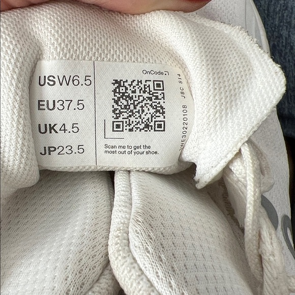 On Cloud Cloudnova 2 All White. Size 6.5. - Picture 7 of 8